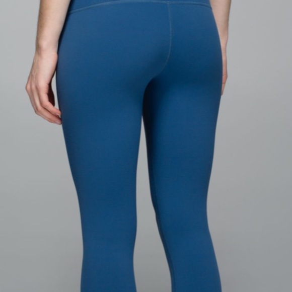 Lululemon under wonder crops size 6 - Picture 4 of 5